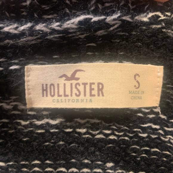 Hollister Black and White Fringe Sweater, like new, worn 1x, non smoking home - Picture 3 of 3